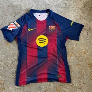Player Issue Barcelona Home Jersey - Lamine Yamal #10 w/ la liga patches